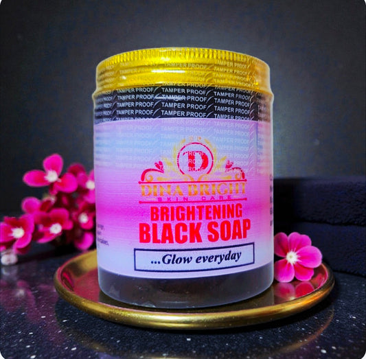 SNOW WHITE BLACK WHITENING SOAP.